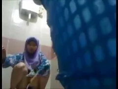 راضی فیلم سکسی با ماساژ روی دختر روی نیمکت
