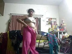 خودش را به یک فیلم سکسی با ماساژ رنگ مشکی 868 رساند